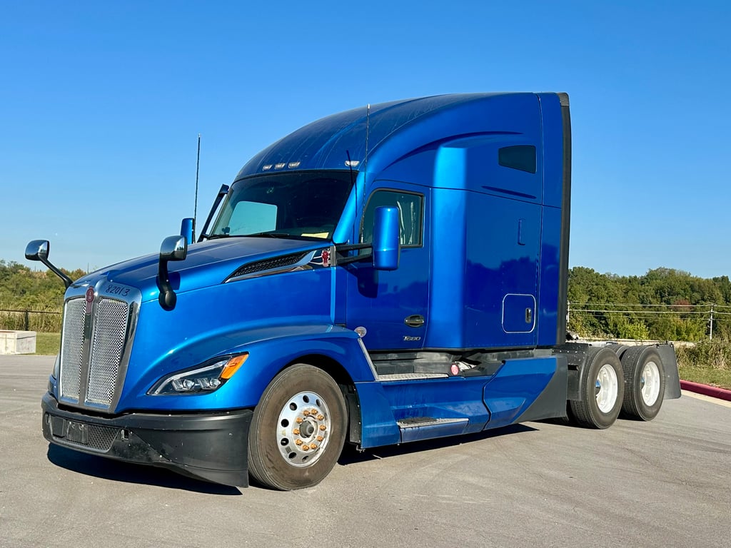2023 Kenworth T680 in Springdale, AR — photo 2