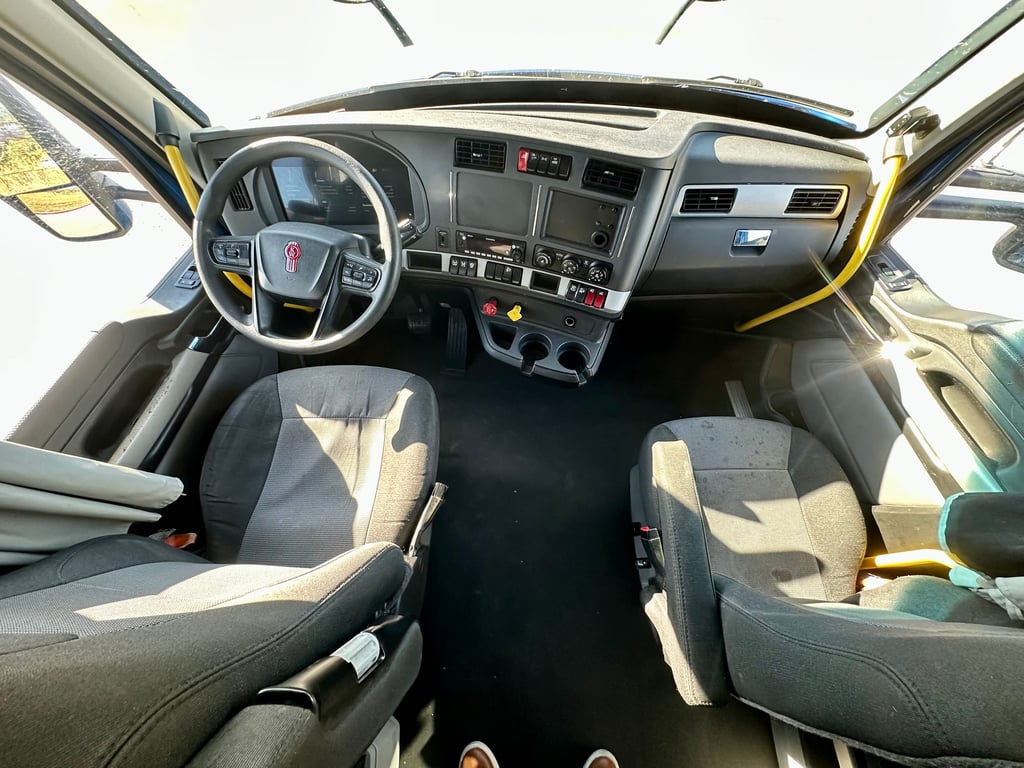 2023 Kenworth T680 in Springdale, AR — photo 3