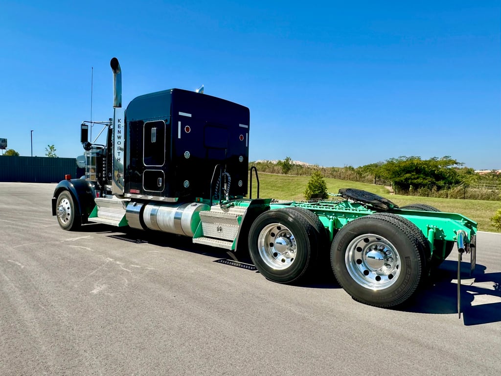 2024 Kenworth W900 in Springdale, AR — photo 6