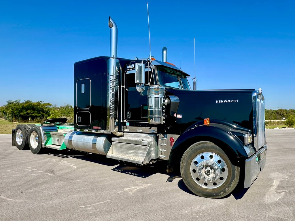 2024 Kenworth W900 in Springdale, AR