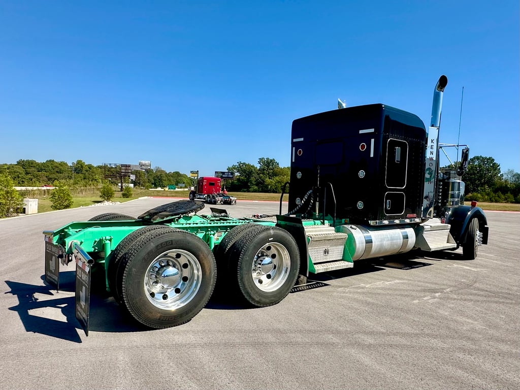 2024 Kenworth W900 in Springdale, AR — photo 8