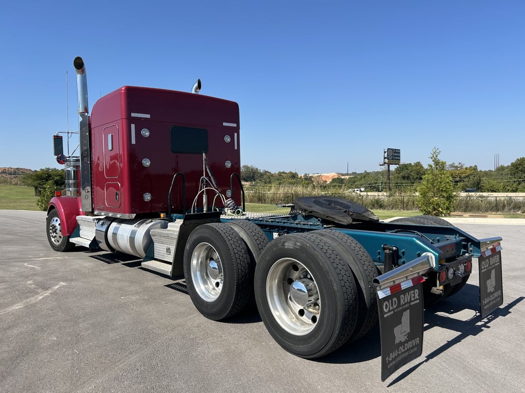 2024 Kenworth W900 in Springdale, AR — photo 8