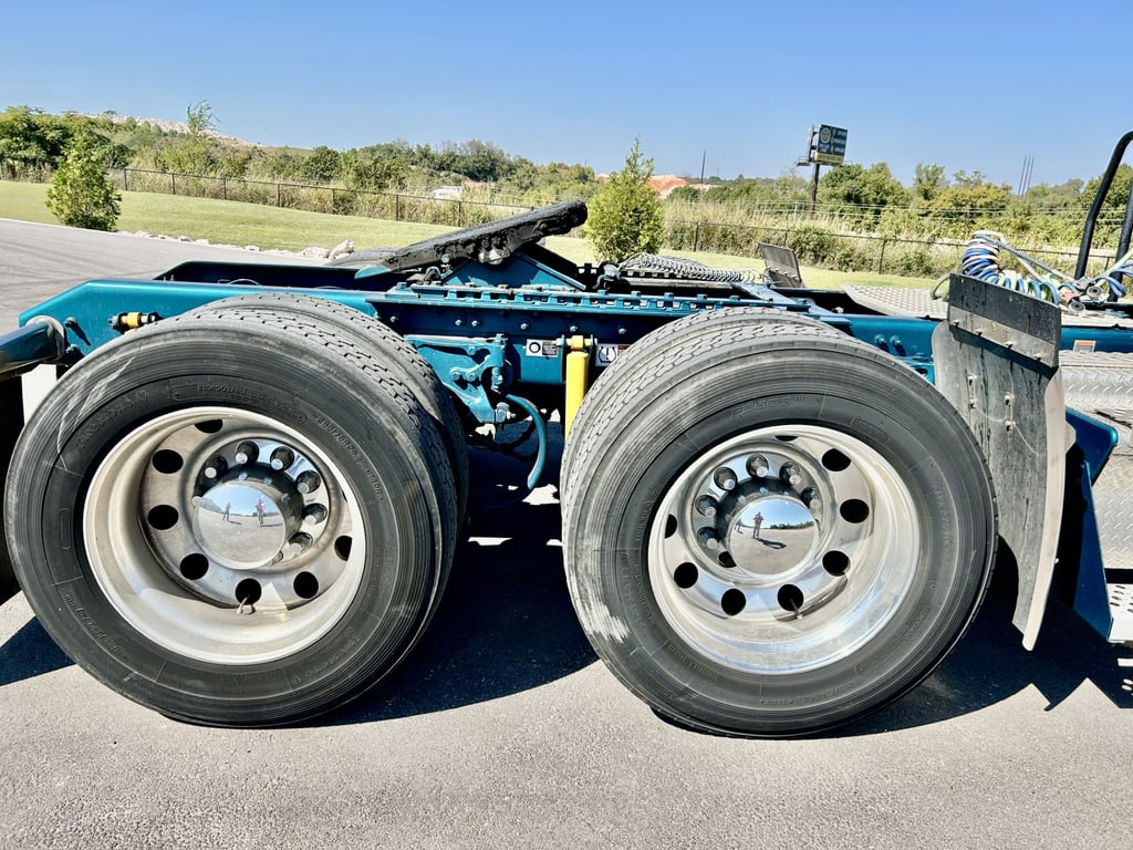 2024 Kenworth W900 in Springdale, AR — photo 4