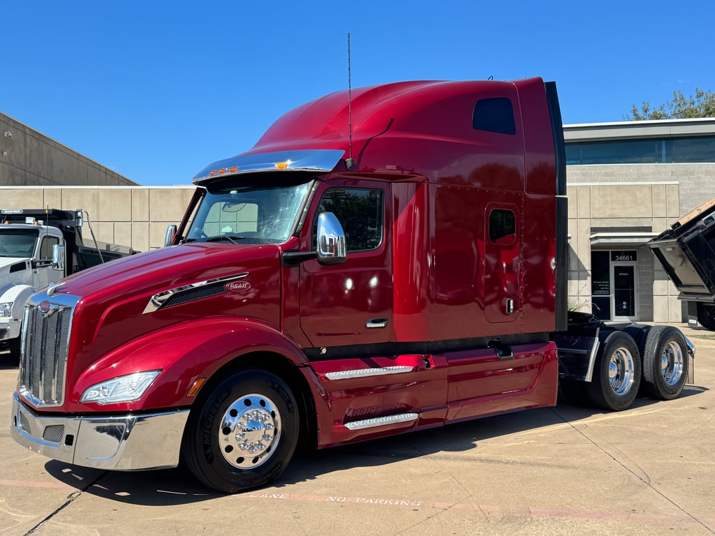 2023 Peterbilt 579 in Dallas, TX — photo 2