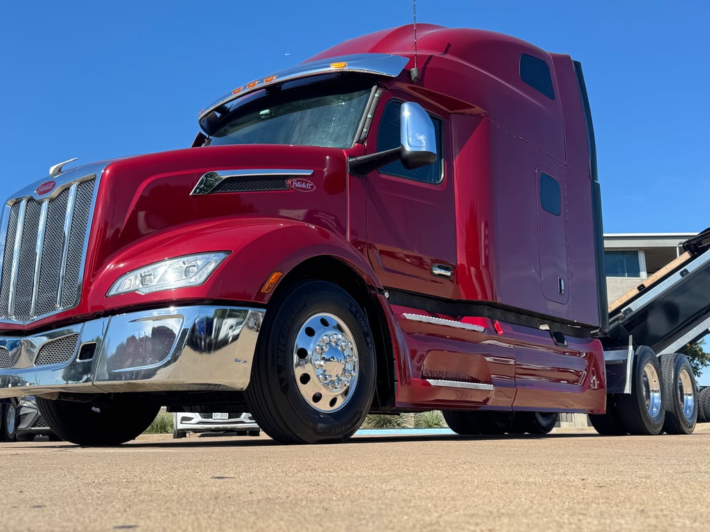 2023 Peterbilt 579 in Dallas, TX — photo 8