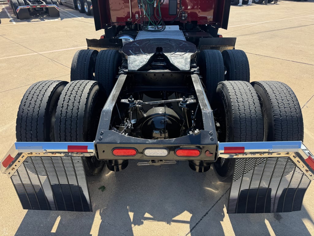 2023 Peterbilt 579 in Dallas, TX — photo 4