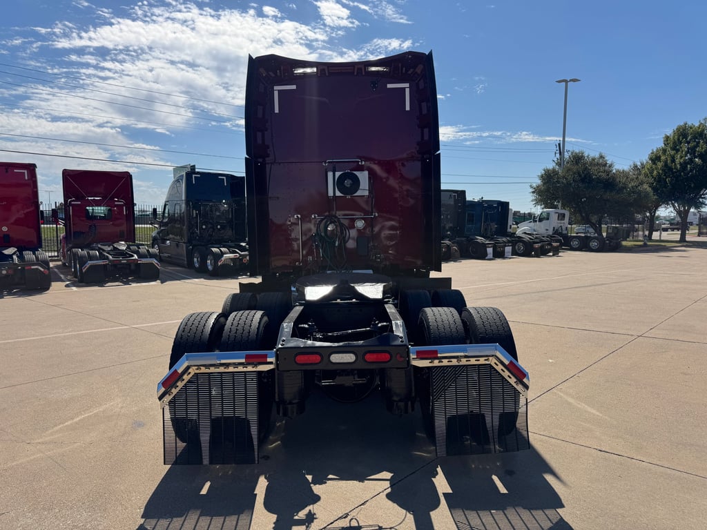 2023 Peterbilt 579 in Dallas, TX — photo 5