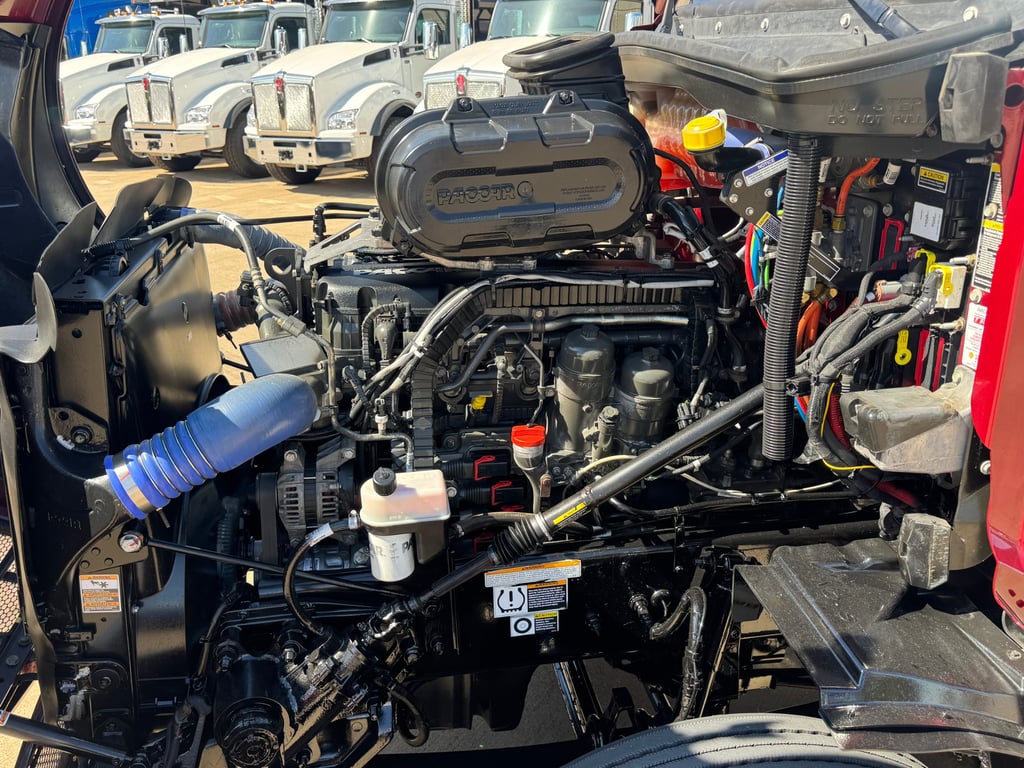 2023 Peterbilt 579 in Dallas, TX — photo 6