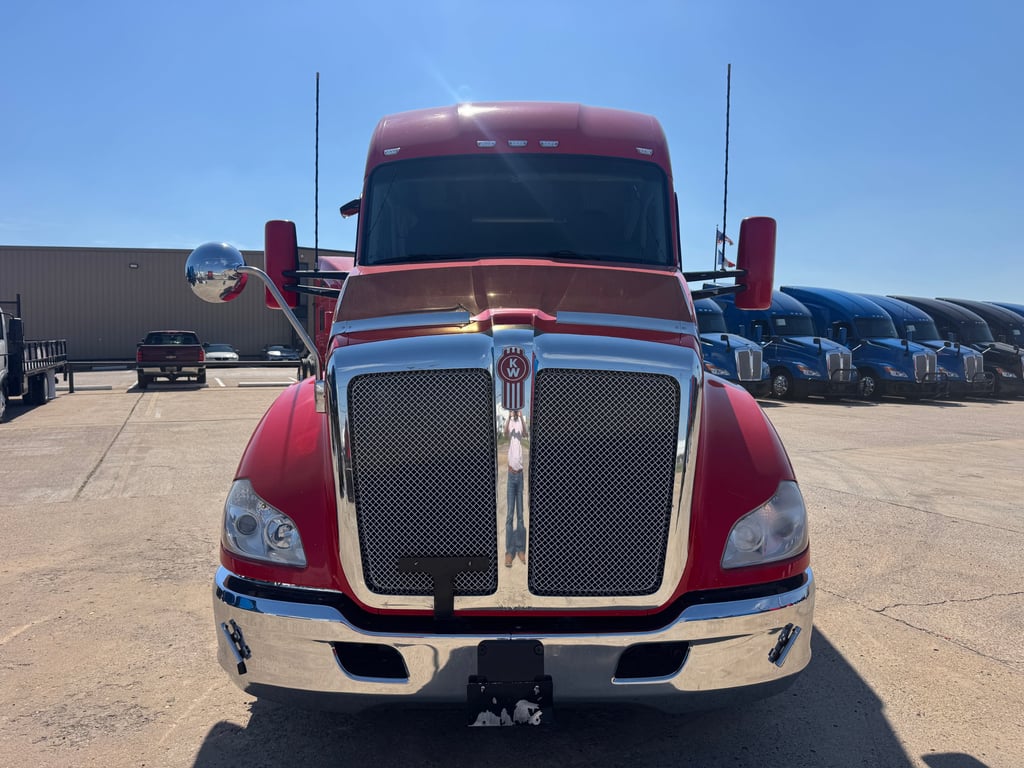 2022 Kenworth T680 in Dallas, TX — photo 6