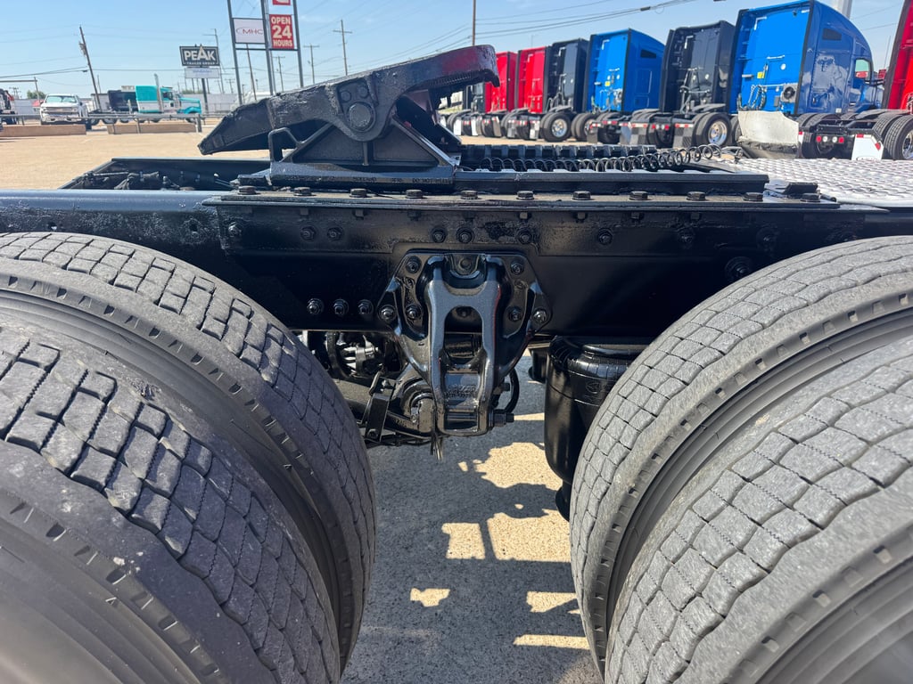 2022 Kenworth T680 in Dallas, TX — photo 3