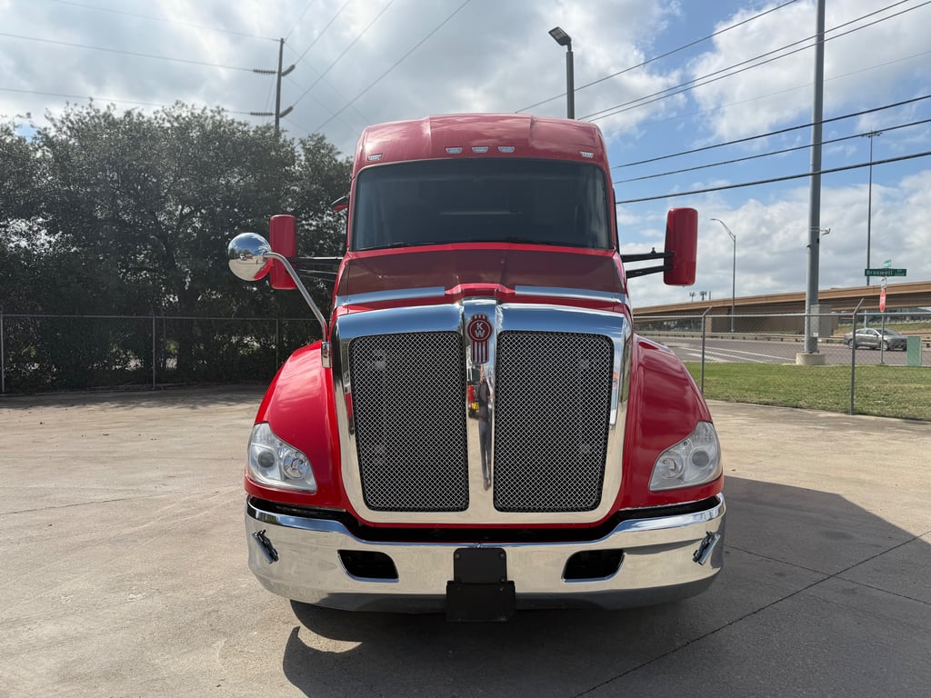 2022 Kenworth T680 in Fort Worth, TX — photo 7
