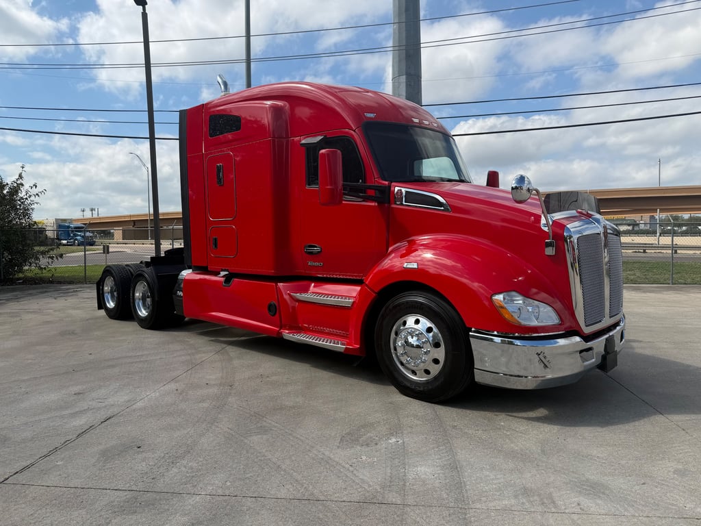2022 Kenworth T680 in Fort Worth, TX — photo 8