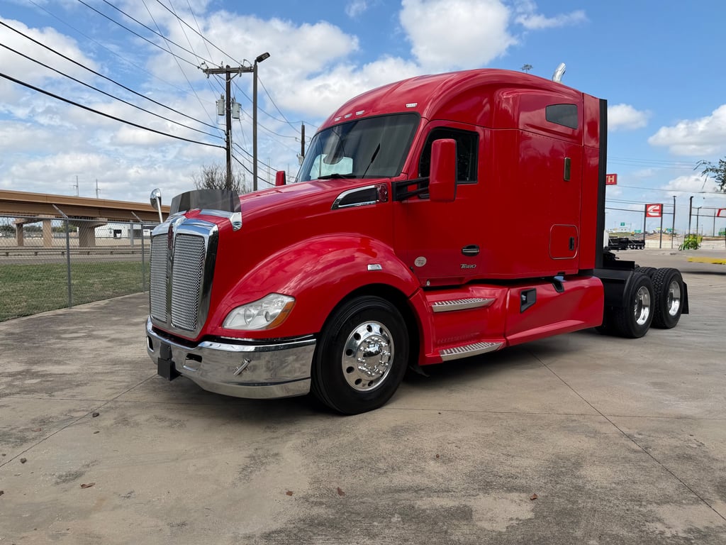 2022 Kenworth T680 in Fort Worth, TX — photo 2