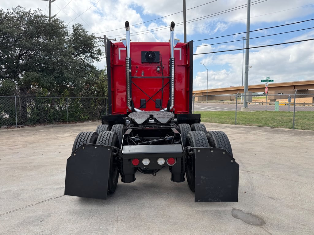 2022 Kenworth T680 in Fort Worth, TX — photo 5