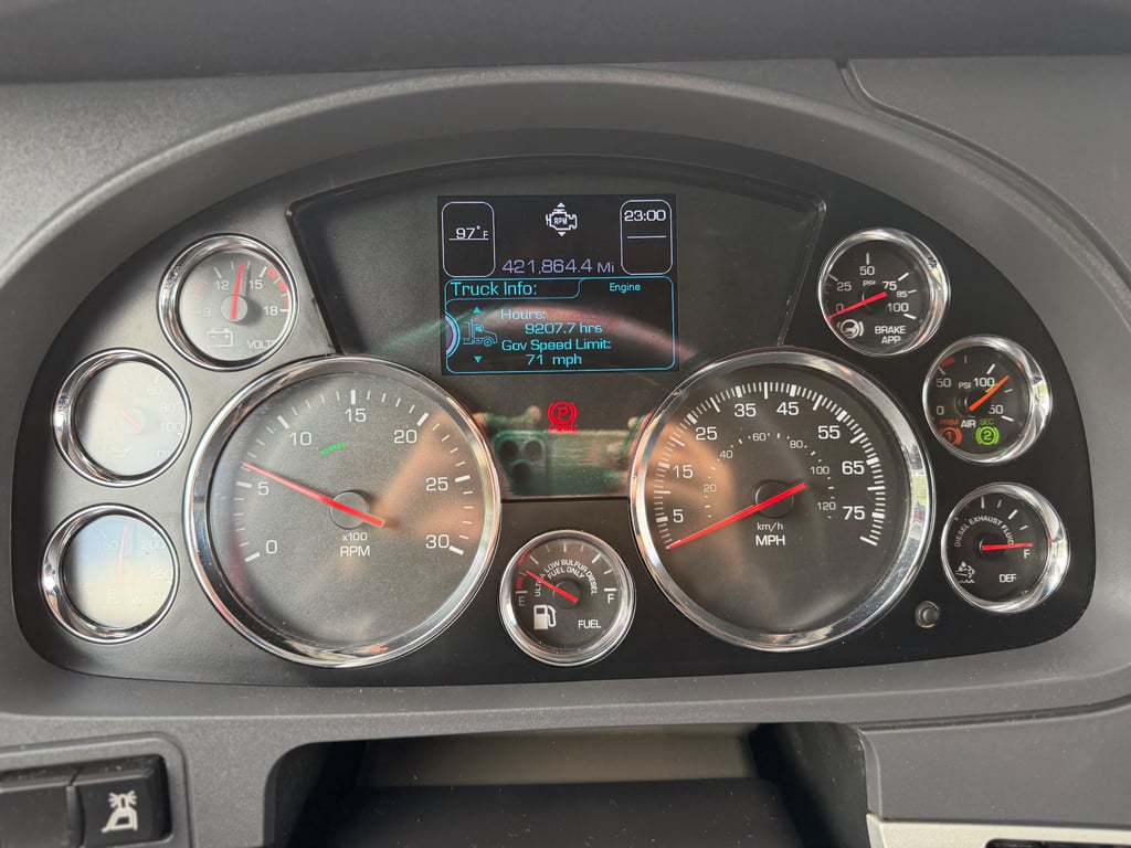 2022 Kenworth T680 in Fort Worth, TX — photo 3