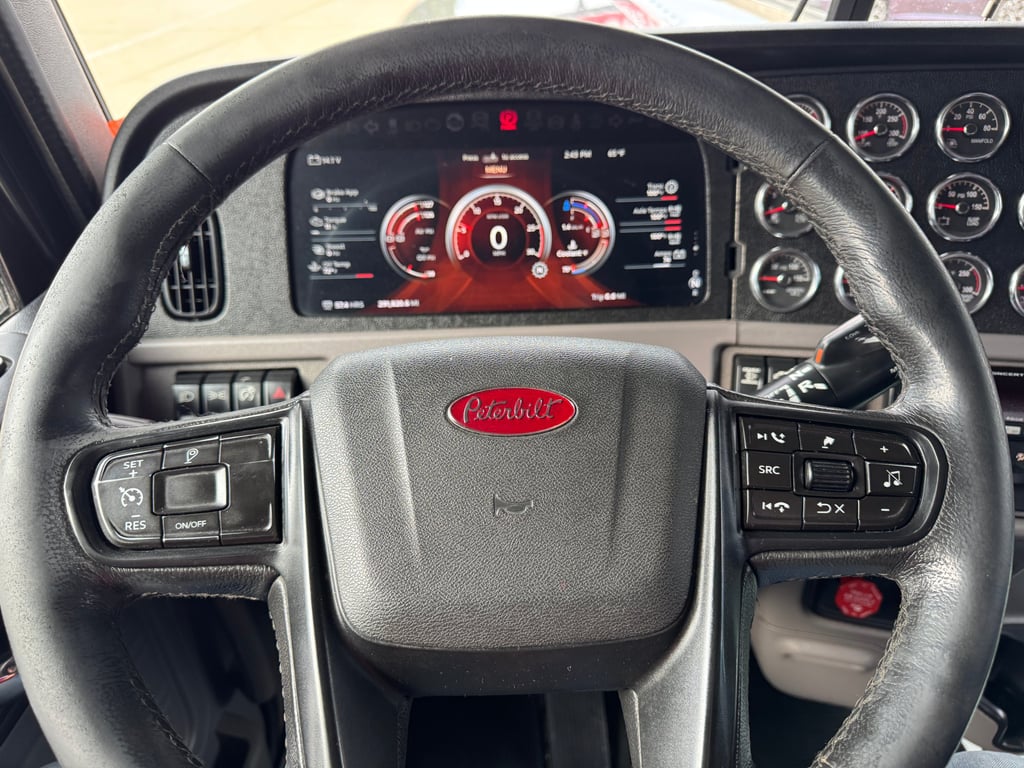 2024 Peterbilt 389 in Dallas, TX — photo 3