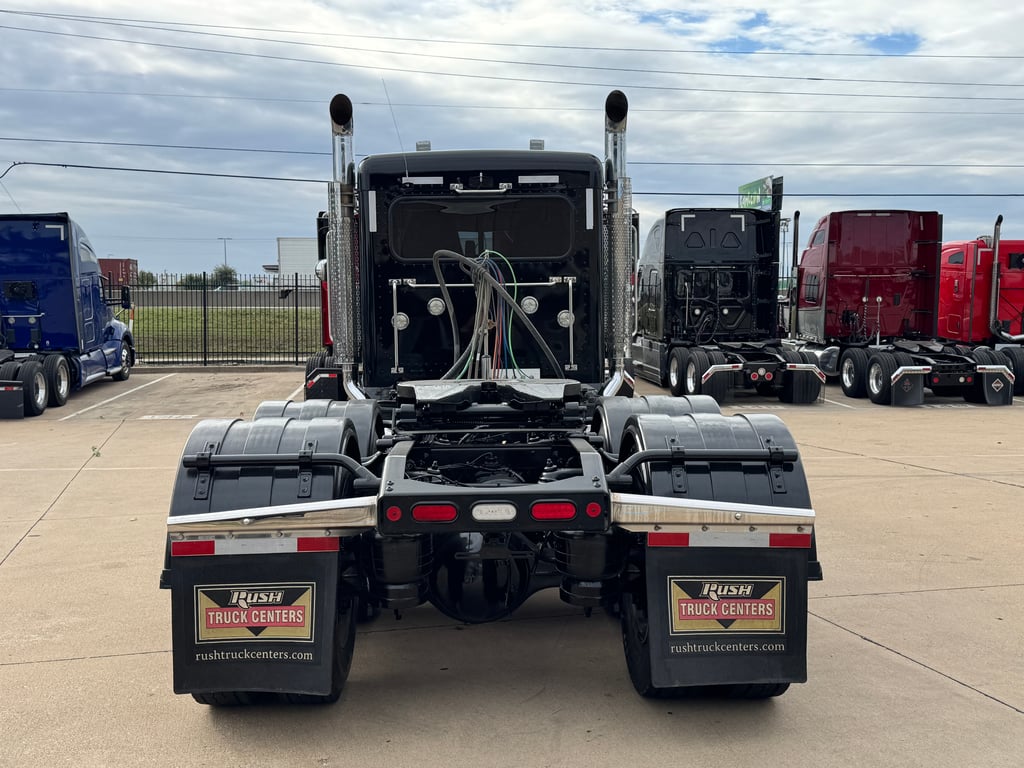 2024 Peterbilt 389 in Dallas, TX — photo 5