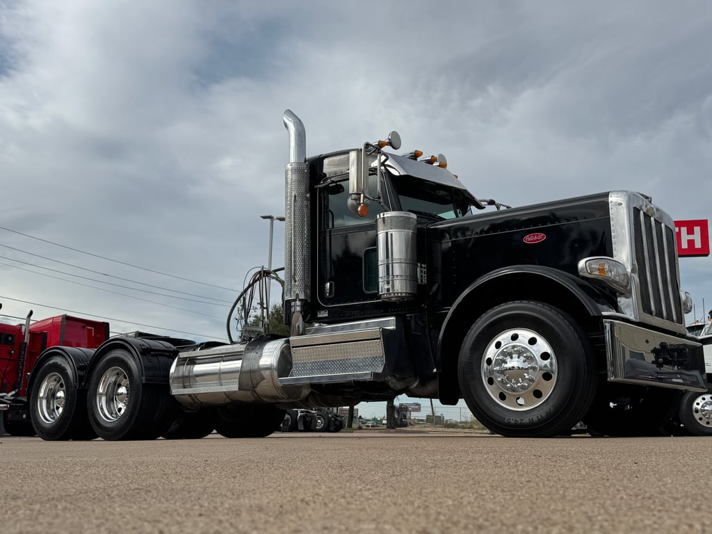 2024 Peterbilt 389 in Dallas, TX