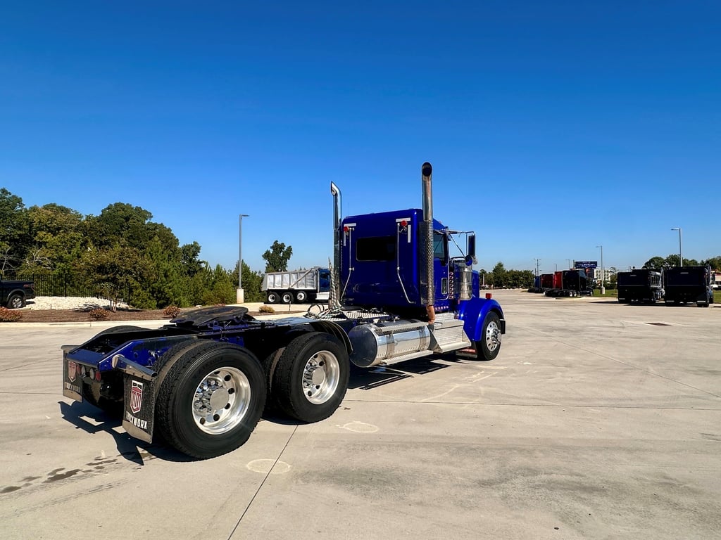 2021 Kenworth W900 in Charlotte — photo 7