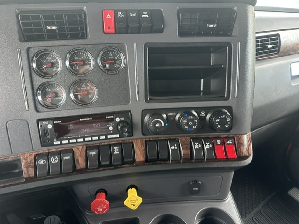 2024 Kenworth T880 in Chattanooga, TN — photo 8