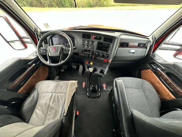 2024 Kenworth T880 in Chattanooga, TN — photo 3