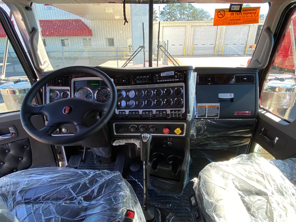 2027 Kenworth W900 in Concord, NC — photo 3