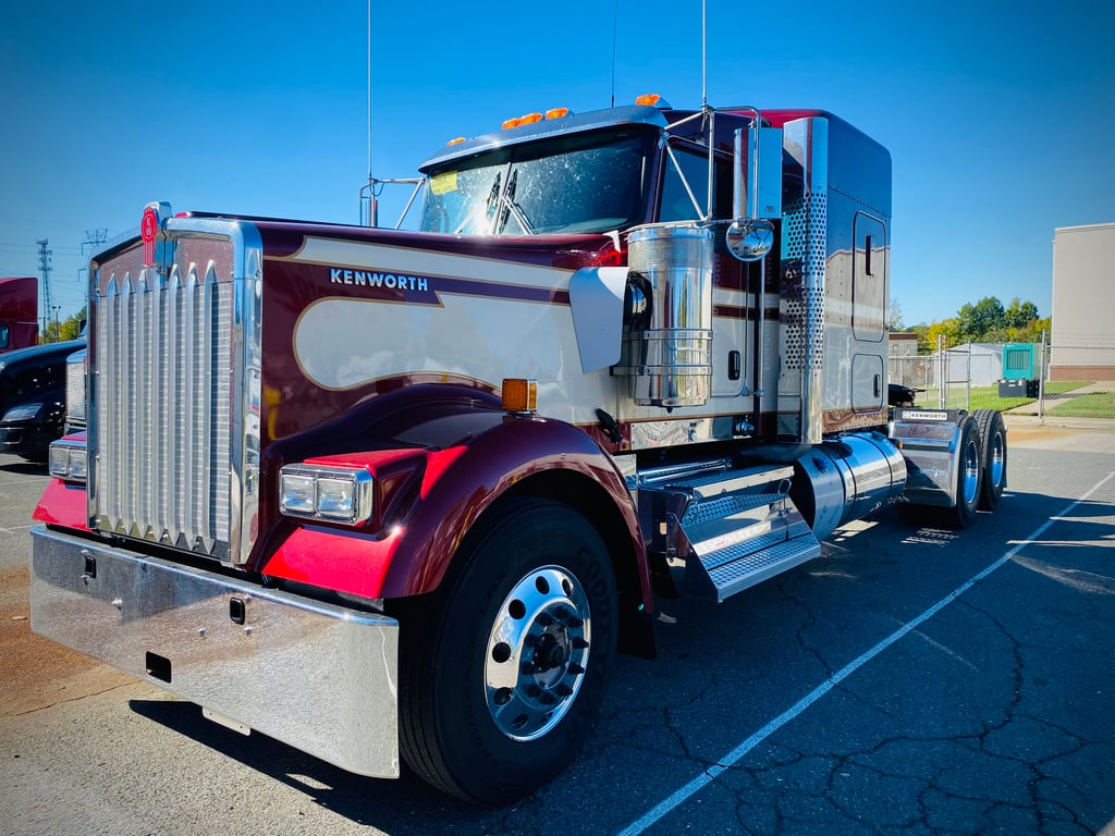 2027 Kenworth W900 in Concord, NC — photo 2