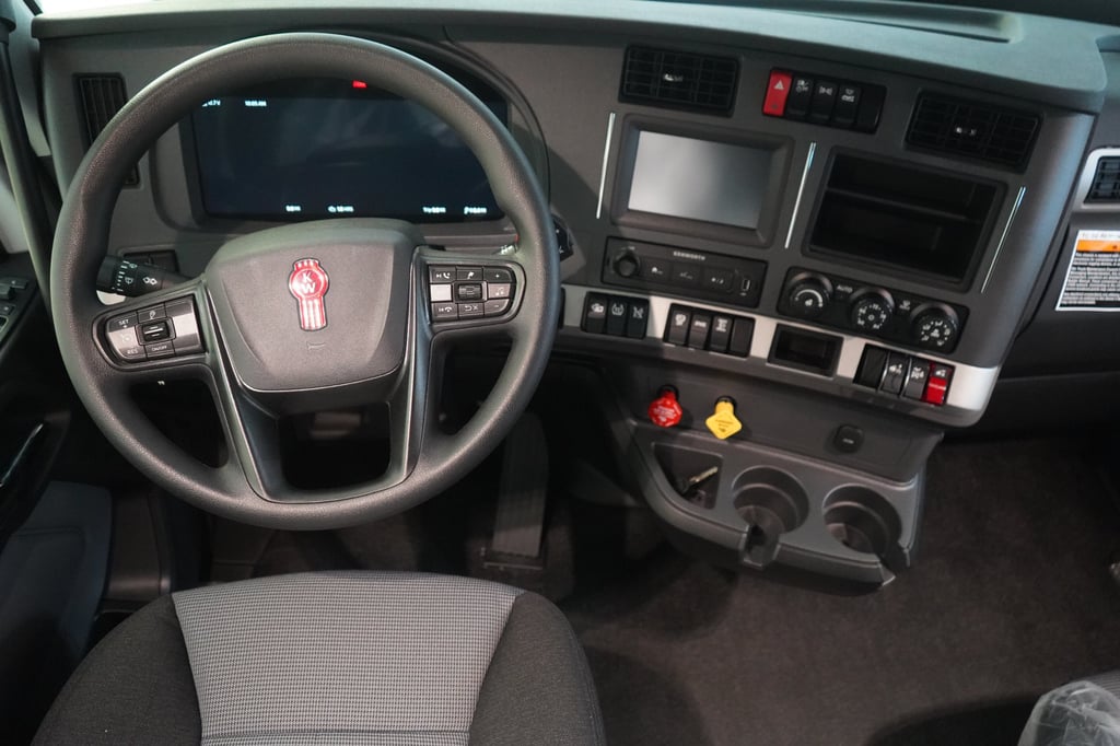 2027 Kenworth T680 in El Paso, TX — photo 2