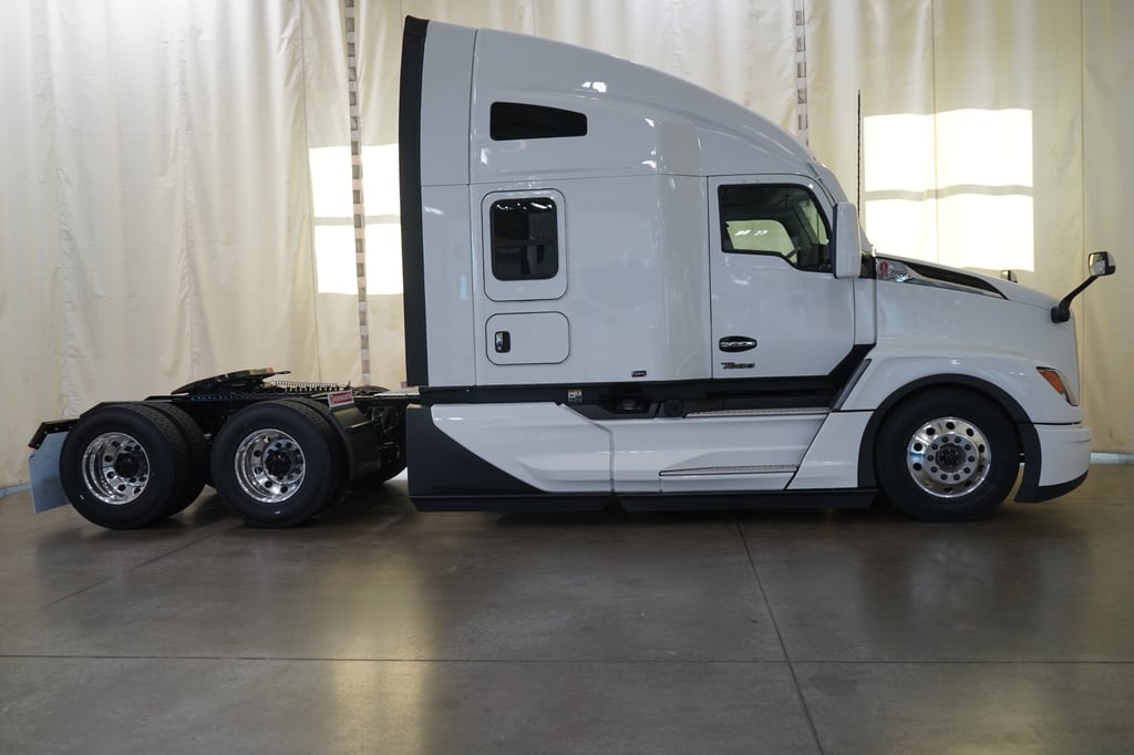 2027 Kenworth T680 in El Paso, TX — photo 6