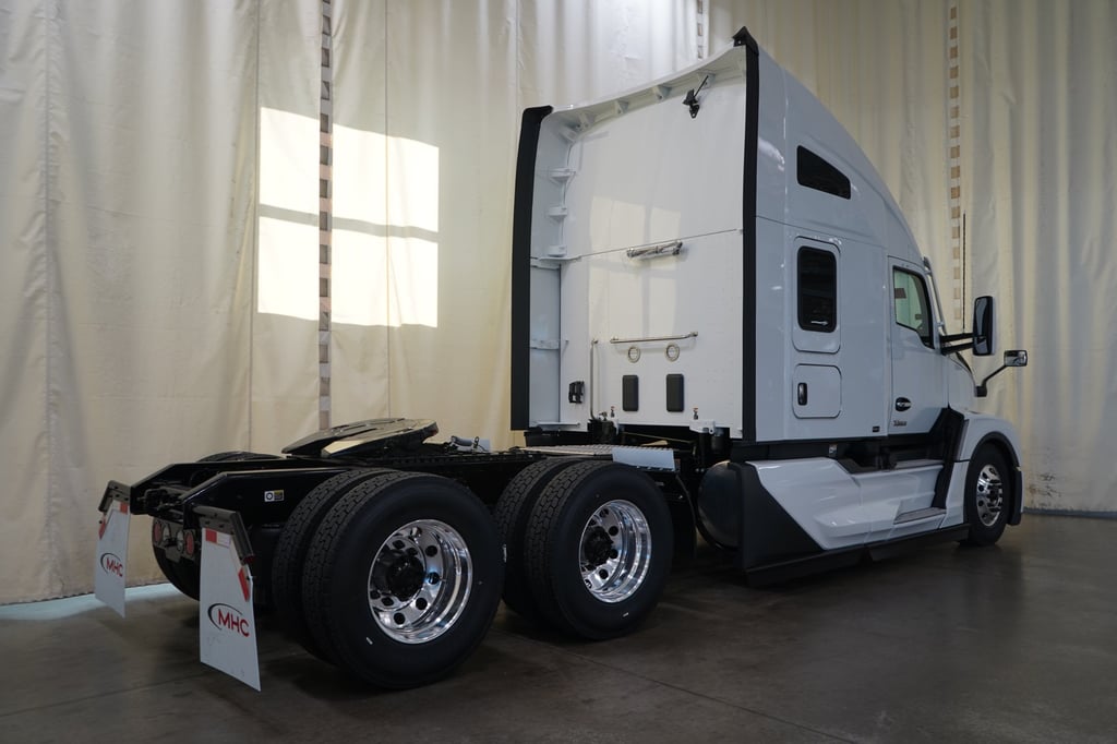 2027 Kenworth T680 in El Paso, TX — photo 4