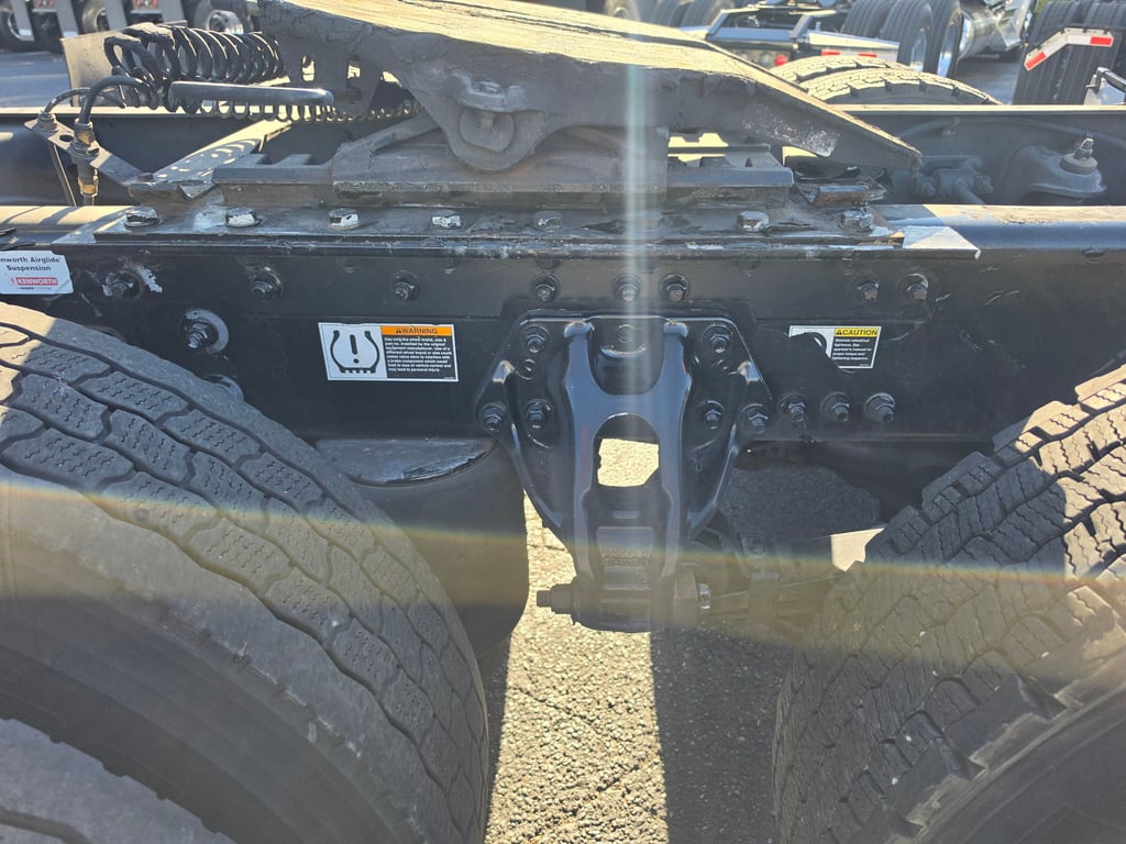 2023 Kenworth T680 in Memphis, TN — photo 4