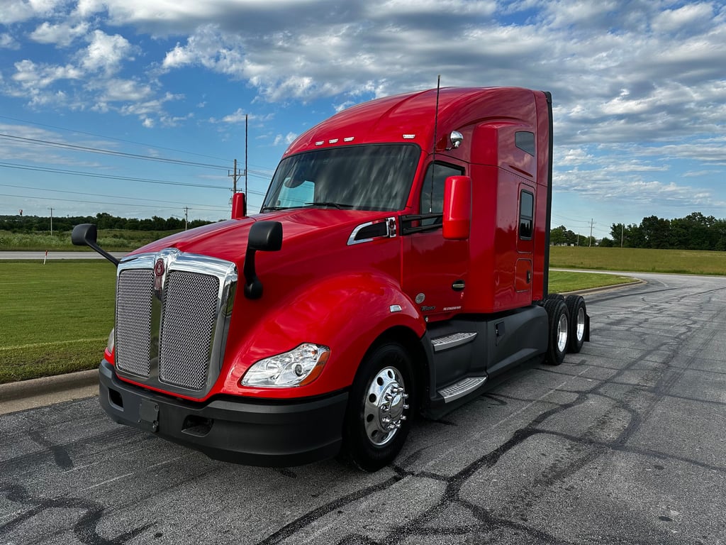 2022 Kenworth T680 in Joplin, MO — photo 6