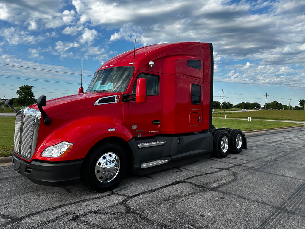 2022 Kenworth T680 in Joplin, MO — photo 5