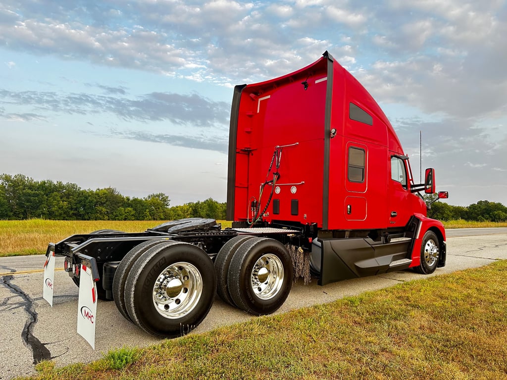 2023 Kenworth T680 in Joplin, MO — photo 3