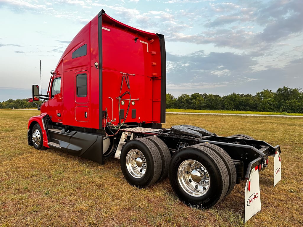 2023 Kenworth T680 in Joplin, MO — photo 4