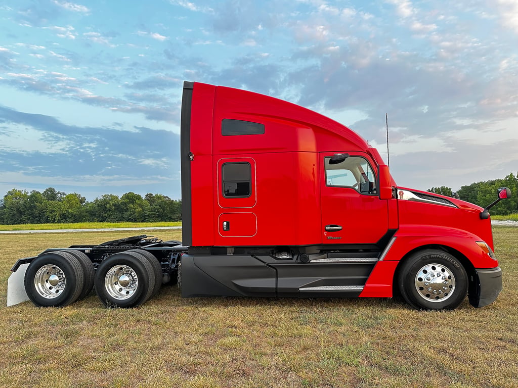2023 Kenworth T680 in Joplin, MO — photo 2