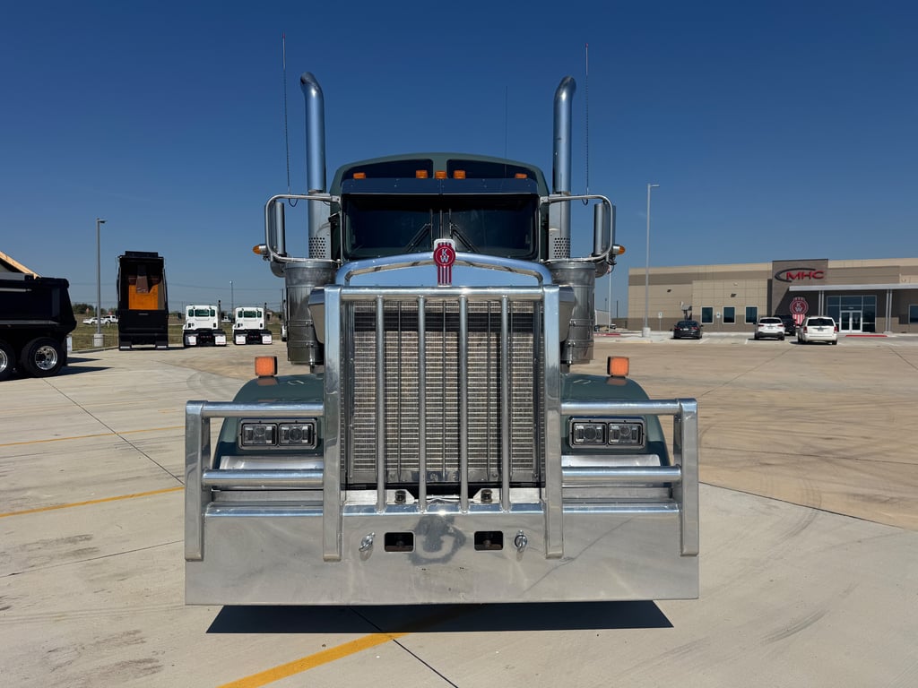 2025 Kenworth W900 in Denton — photo 7