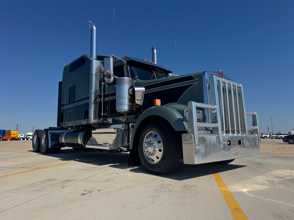 2025 Kenworth W900 in Denton