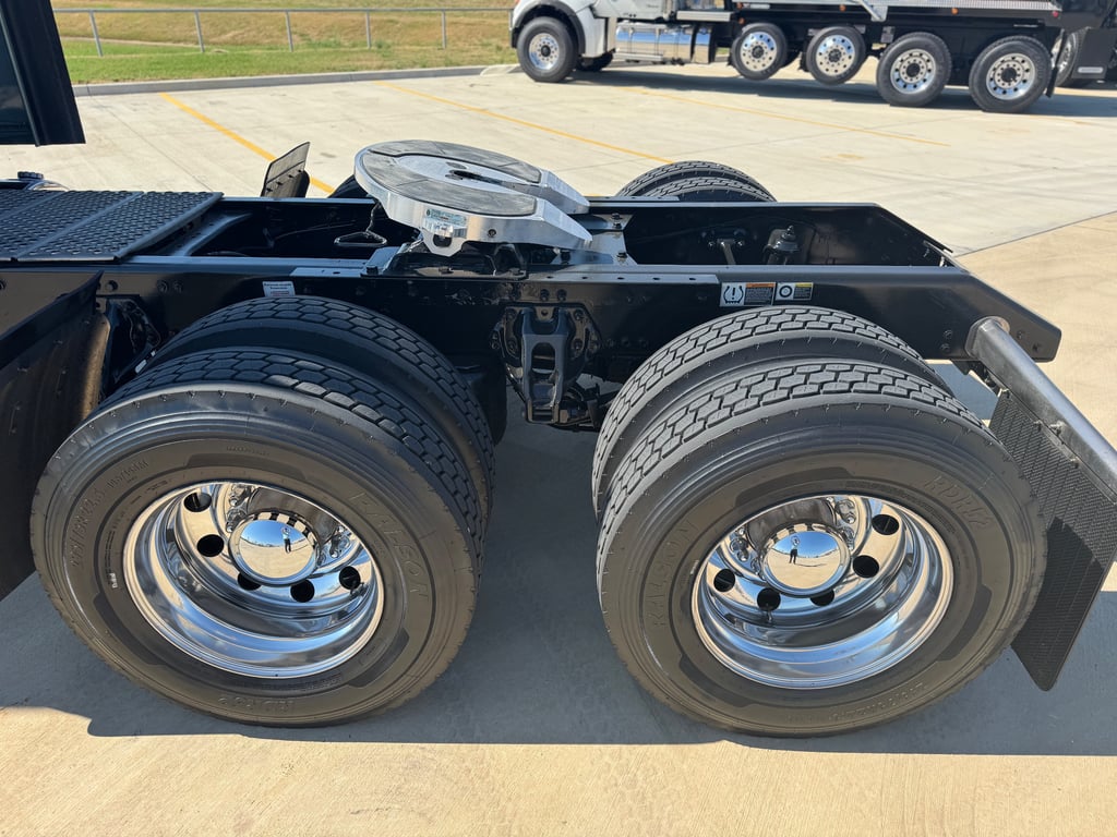 2025 Kenworth W900 in Denton — photo 4