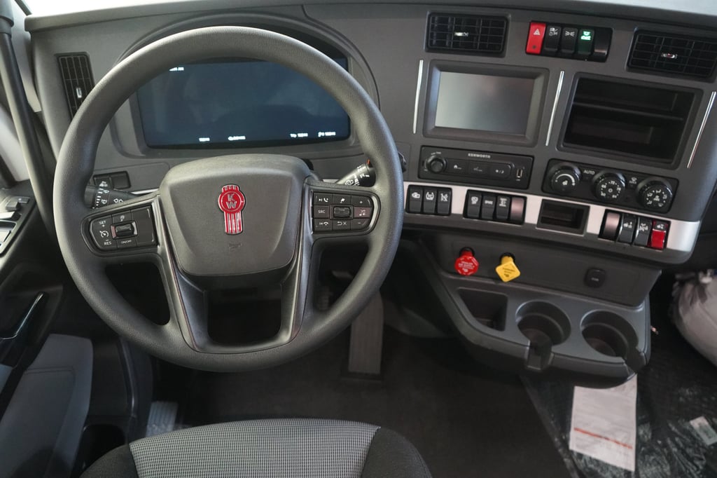 2027 Kenworth T680 in El Paso, TX — photo 2