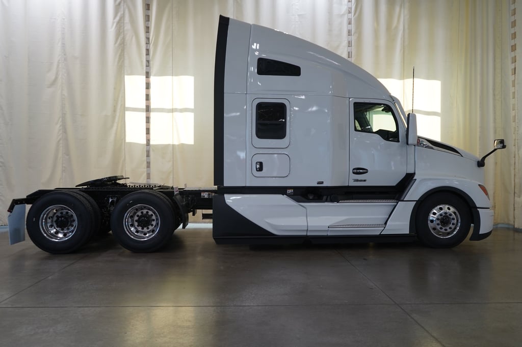 2027 Kenworth T680 in El Paso, TX — photo 6