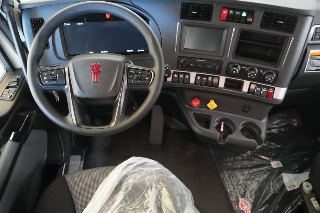 2027 Kenworth T680 in El Paso, TX — photo 2