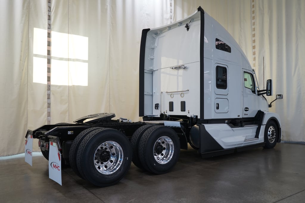 2027 Kenworth T680 in El Paso, TX — photo 4