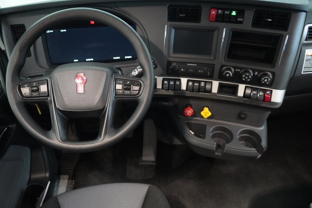 2027 Kenworth T680 in El Paso, TX — photo 2