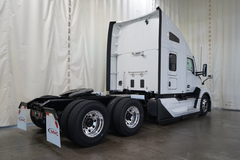 2027 Kenworth T680 in El Paso, TX — photo 4