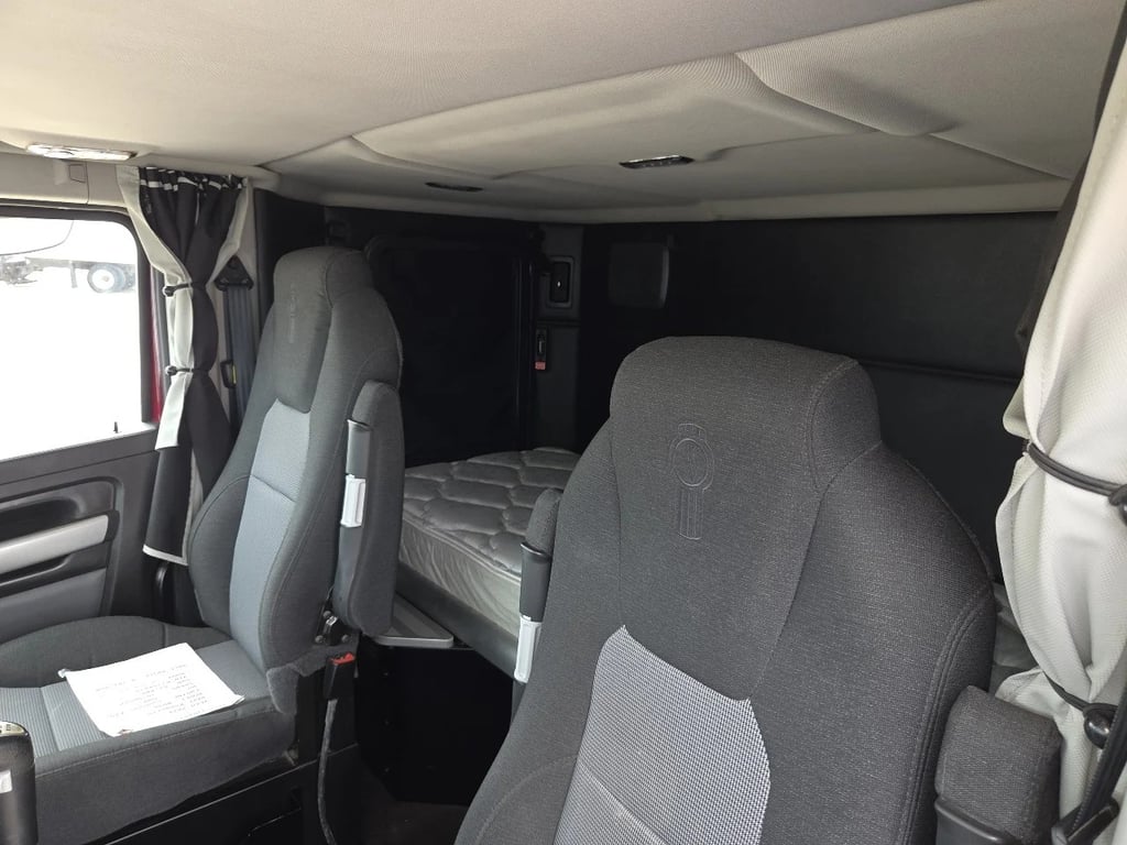2024 Kenworth W990 — photo 3