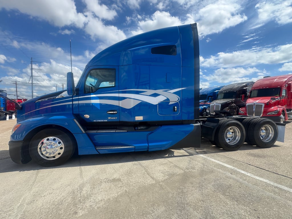 2023 Kenworth T680 in Dallas, TX — photo 5