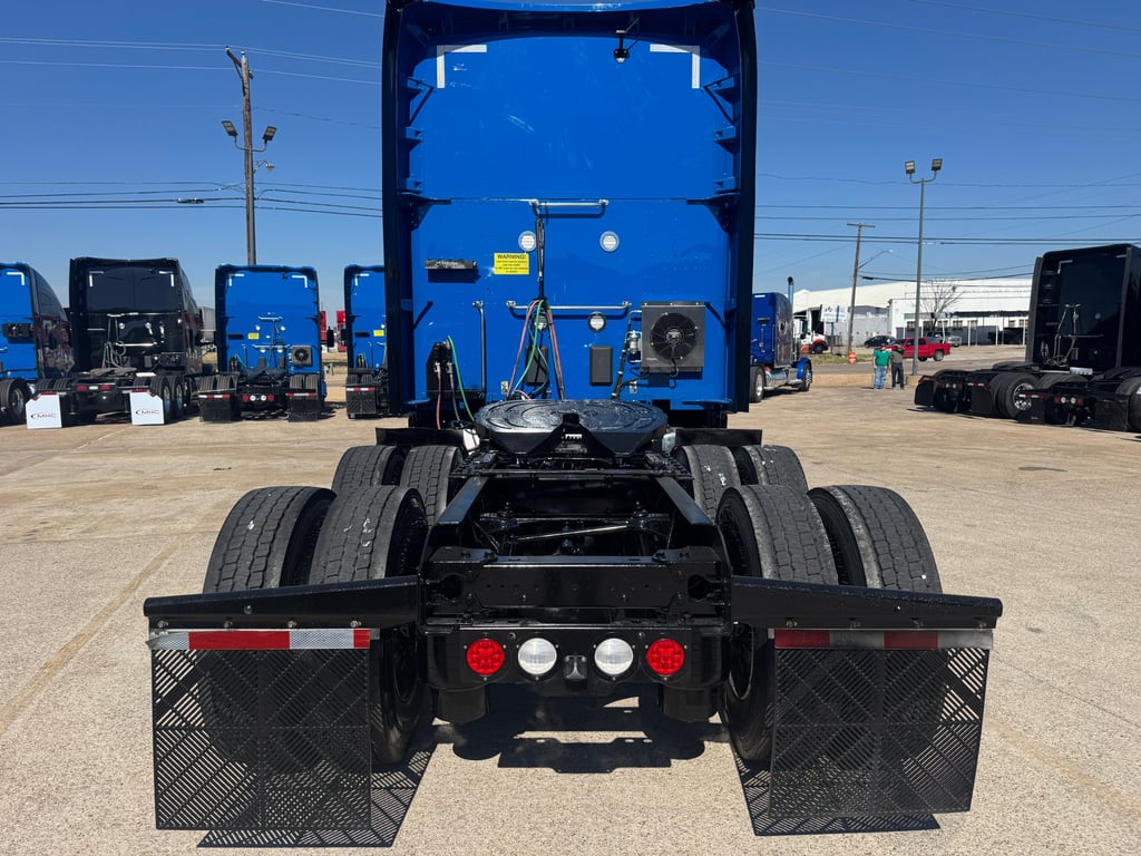 2023 Kenworth T680 in Dallas, TX — photo 6