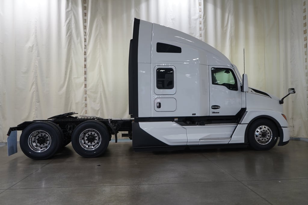 2027 Kenworth T680 in El Paso, TX — photo 6