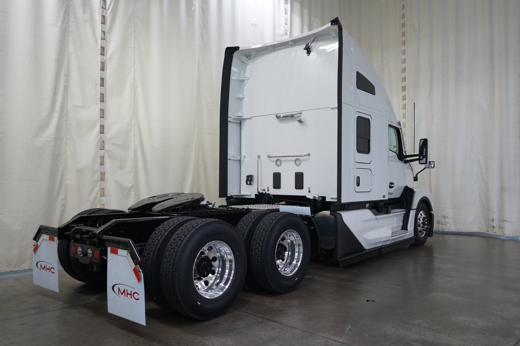 2027 Kenworth T680 in El Paso, TX — photo 4